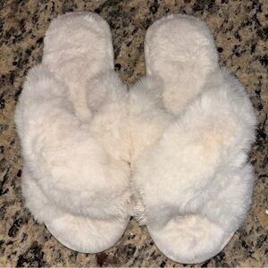 White Slippers Faux Fur Women Size Small 5-6